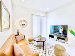 2BR Executive High Ceiling King Suite w/ Bay Views - Image 5