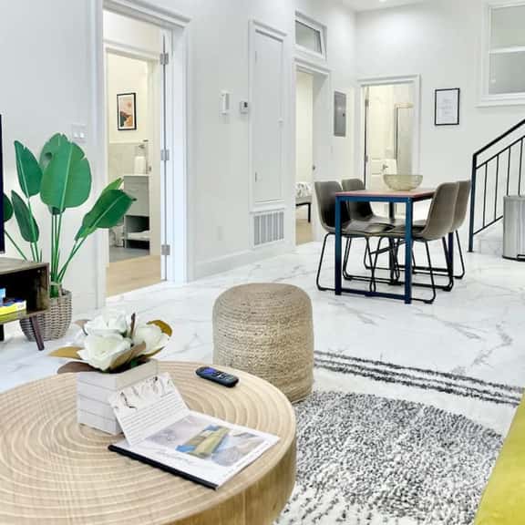 Luxe High Ceiling King Suite w/ Bay Views - Image 1